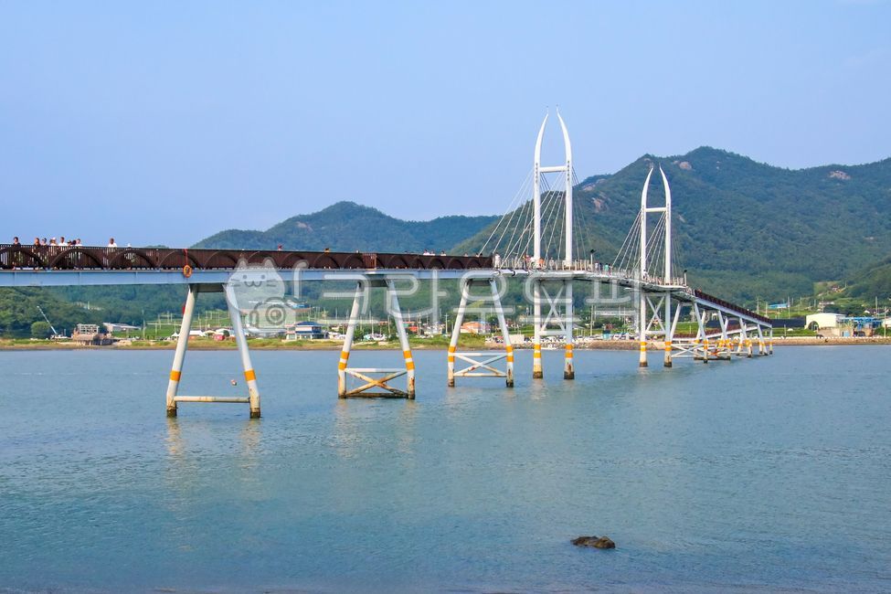 Gaudo Suspension Bridge,Gaudo,Suspension Bridge,Bridge,Overpass,Sea,Sky,Water,Blue,Mountain,Green,Summer,Tourist Attraction,Island,Jeollanam-do,Gangjin-gun,Gangjin,Korea,Outdoor,Outdoor,Aerial Photography,High Angle,Pedestrian Bridge