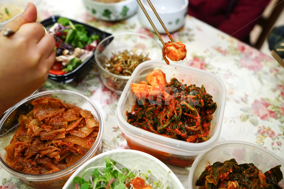 집밥,알타리김치,알타리무,김치,한식,한국음식,한국식,한국,반찬,식사,음식,푸드,식단,식사시간,먹방,가정식,음식,식재료,요리,food,cook,meal,dishes,food reserves,한식,한국음식,한국요리,korean food,korean dishes,korean meal,korean cook