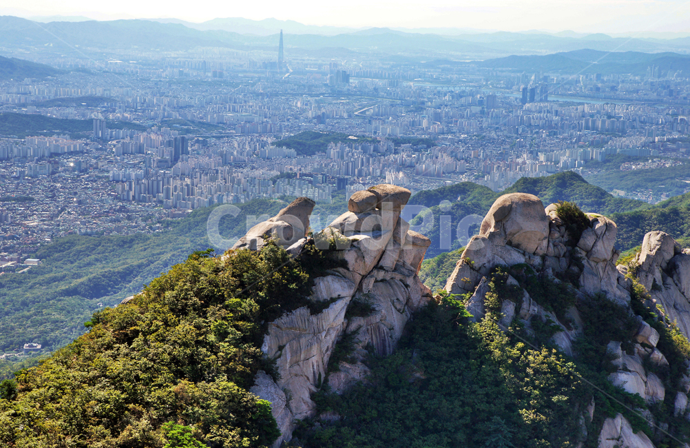 족두리봉,북한산,삼각산,기암괴석,서울도심,자연,등산,도시,풍경,city,landscape,한국도시풍경,한국도시경관,korea cityscape,nature,outdoors,옥외