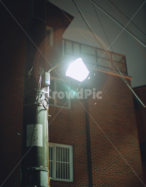 가로등,전등,불빛,전구,전봇대,전신주,밤,저녁,골목길,lighting,조명,lamppost,램프포스트,야경,밤,풍경,nightscape,night,landscape