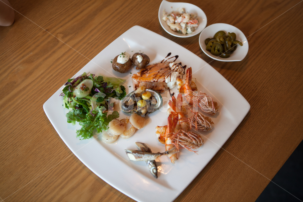 food,음식,meal,식사,dish,요리,철판구이,한식,일식,양식,새우구이,연어구이,스테이크,음식,식재료,요리,food,cook,meal,dishes,food reserves