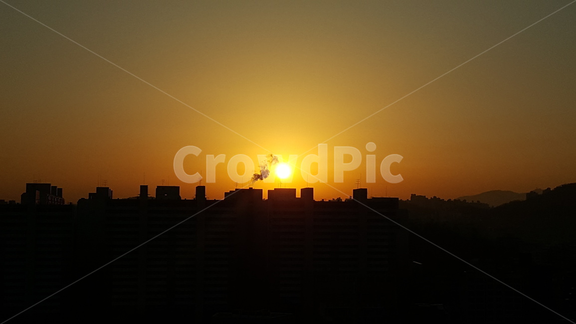 nature,자연,outdoors,옥외,sunlight,햇빛,dusk,황혼,sunset,일몰,dawn,새벽,sky,하늘,redsky,붉은하늘,도시