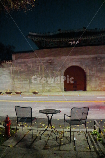 경복궁,서촌,야외,길,인테리어,도로,야경,은행잎,야경,밤,풍경,nightscape,night,landscape,한국전통,한국문화,korean traditional,korean culture,랜드마크,landmark,tourist attraction,한국랜드마크,한국관광지,한국명소,korea landmark,korea tourist attraction,furniture,가구,chair,의자