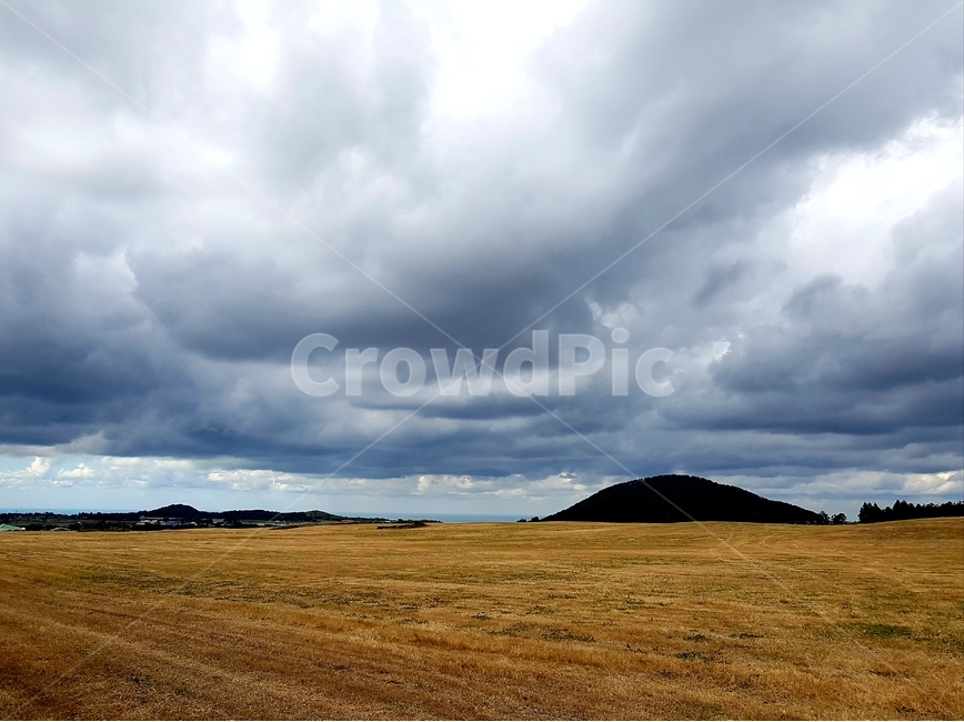 들판,오름,구름,흐림,지평선,field,oleum,cloud,cloudyday,horizon