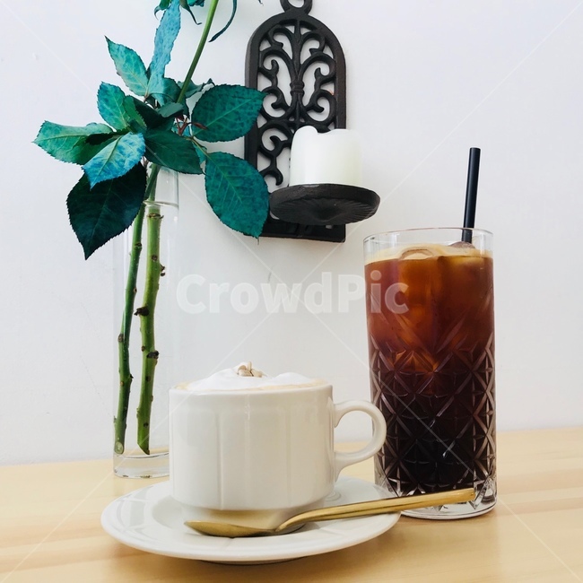 커피,coffee,아이스아메리카노,아메리카노,커피잔,탁자,식물,라테,latte,plants,커피,카페,coffee,cafe