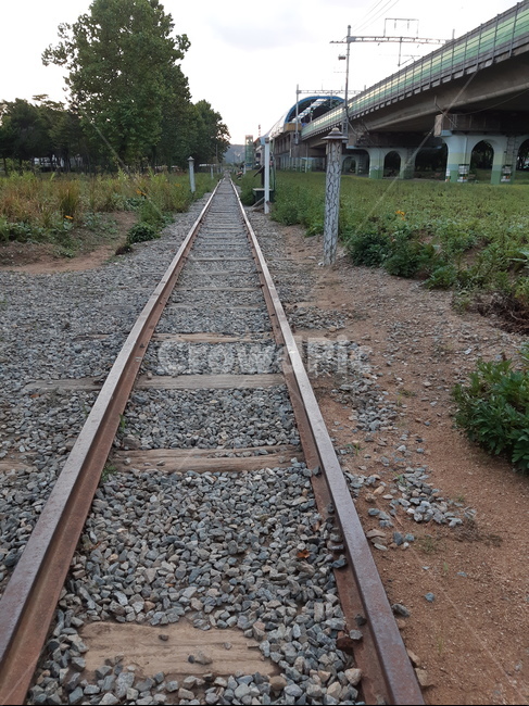 rail,레일,traintrack,기찻길,railway,철도,transportation,교통,road,도로,dirtroad,흙길,gravel,자갈,기차길,교통,교통수단,traffic,transportation