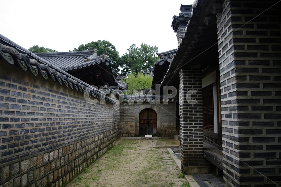 낙선재,창덕궁,고궁,한옥,전통가옥,기와지붕,건축,traditional,문,한국전통,한국문화,korean traditional,korean culture,랜드마크,landmark,tourist attraction,한국랜드마크,한국관광지,한국명소,korea landmark,korea tourist attraction,건축물,건물외관,exterior,building,structure,architecture,construction