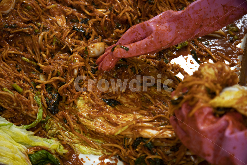 음식,전통,오브젝트,한국,동양,아시아,식재료,맛있는,식품,반찬,발효,전통음식,쪽파,쑥갓,양파,칼질,김장,생활,고추가루,매운,채,버무리는,배추,절임,절임배추,속,고무장갑,장갑,고춧가루,한국전통,한국문화,korean traditional,korean culture,음식,식재료,요리,food,cook,meal,dishes,food reserves,채소,야채,vegetables