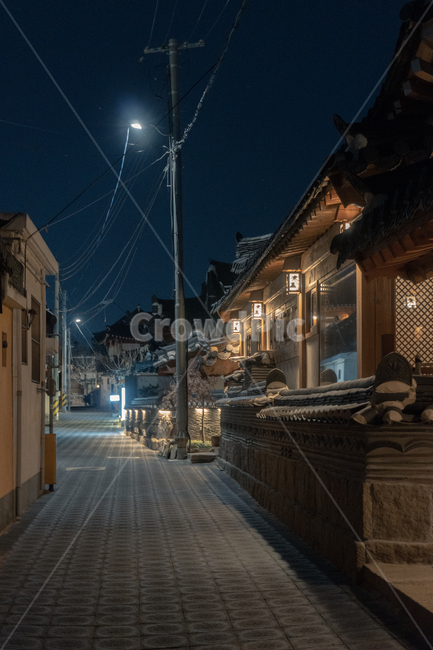 밤거리,한옥,한옥야경,골목길,한옥마을,통로,가로등,전통건축,korea,한국,경주,architecture,village,street,마을,밤길,nightview,야경,야경,밤,풍경,nightscape,night,landscape,골목길,alley,한국전통,한국문화,korean traditional,korean culture