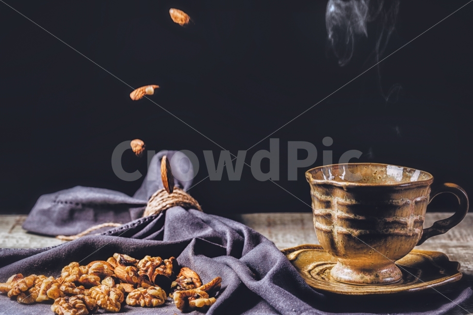 견과,호두,아몬드,땅콩,차,커피,녹차,다이어트,후식,간식,대화,휴식,음료,카페,건강,건강,헬스웨어,헬스케어,healthware,health care,음식,식재료,요리,food,cook,meal,dishes,food reserves,콩류,견과류,beans,pulse,nuts,dry fruits,음료수,drink,beverage,연출,컨셉,콘셉,direction,concept