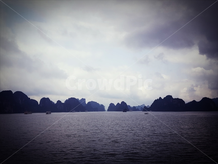힐링,하롱베이,하롱완,바다,섬,풍경,필름카메라,자연,풍경,nature,landscape,land,땅,outdoors,옥외,ocean,대양,sea,water,물,promontory,곶,shoreline,해안선