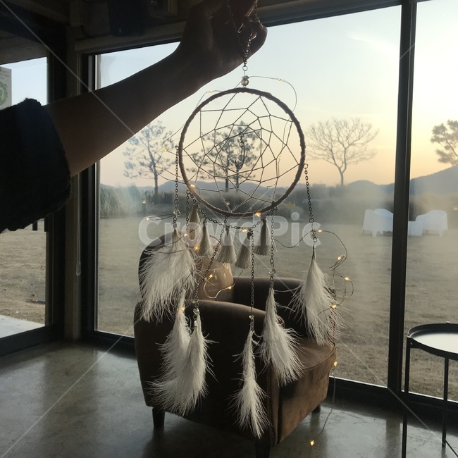 드림캐쳐,드림케쳐,소원,꿈,햇살,행운,행운의요정,행복,바람,카페,평온,사물,물건,오브젝트,thing,object,matter