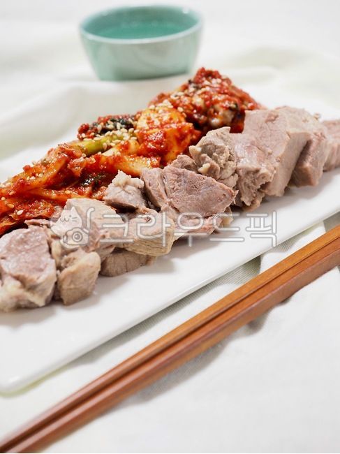 한식,돼지고기,고기,보쌈,수육,돼지고기보쌈,음식,한국음식,아시아음식,식사,저녁식사,김치,김치보쌈,웰빙,웰빙음식,pork,meat,bossam,porkbossam,food,koreanfood,asianfood,meal,dinner,kimchi,kimchibossam,wellbeing,wellbeingfood,음식,식재료,요리,food,cook,meal,dishes,food reserves,육류,고기,meat