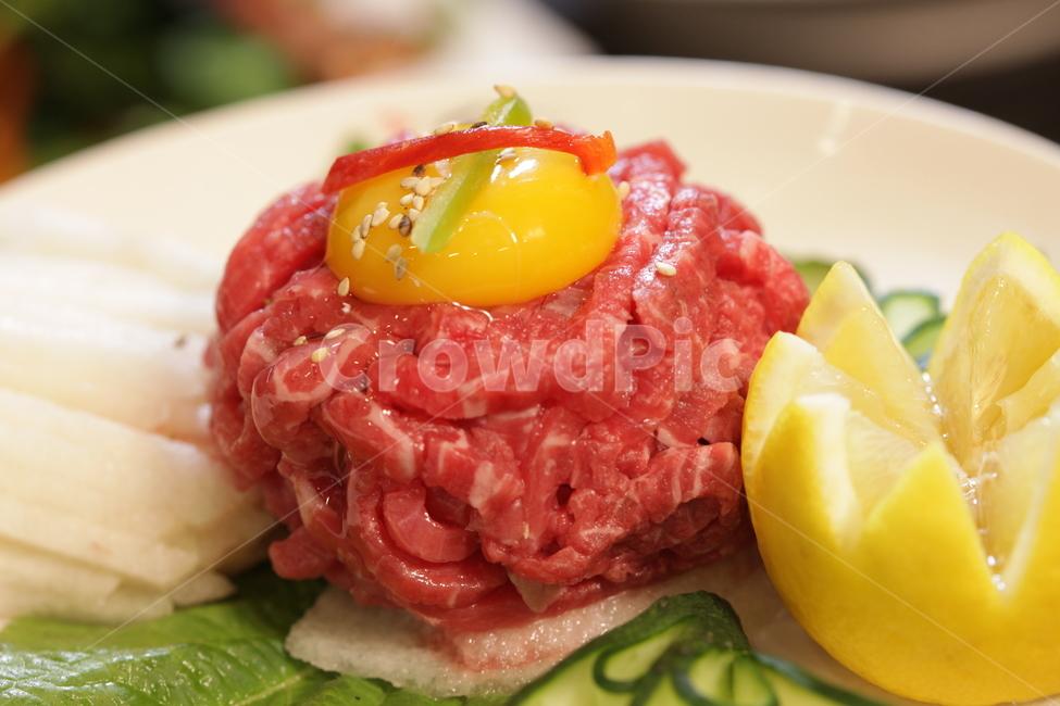 소고기,육회,계란,노른자,레몬,오이,음식,식재료,요리,food,cook,meal,dishes,food reserves,육류,고기,meat