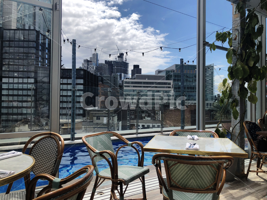루프탑,레스토랑,의자,가구,도심,furniture,restaurant,chair,rooftop,city,sky,하늘,여유,럭셔리,수영장
