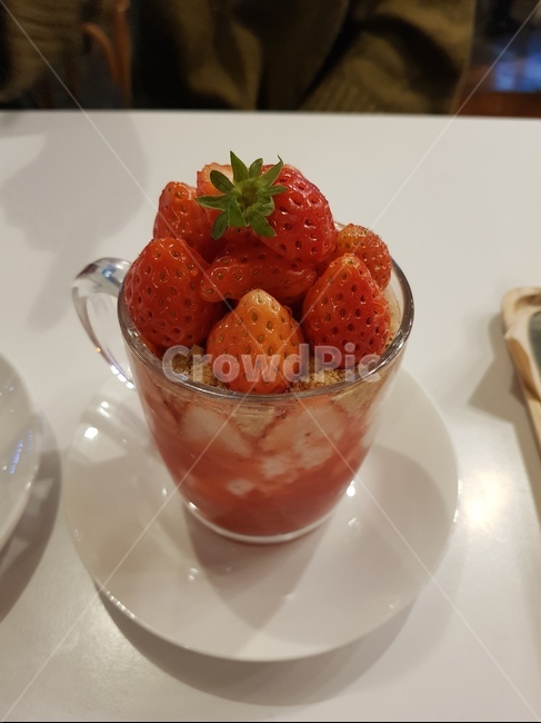 카페,간식,딸기,요거트,스무디,딸기스무디,음식,식재료,요리,food,cook,meal,dishes,food reserves,디저트,간식,후식,dessert,snack