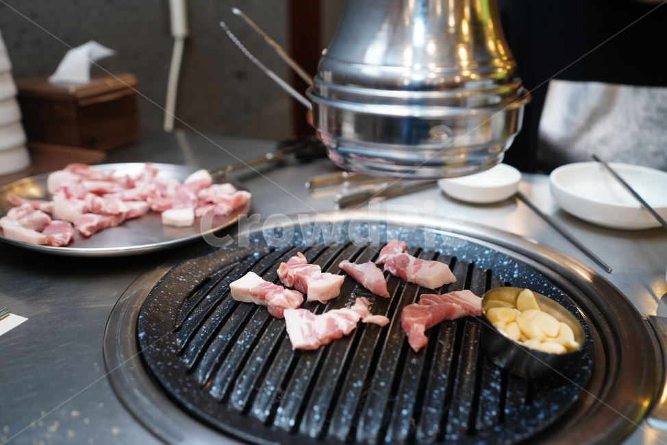 고기,육식,육류,돼지,꼬들살,식사,음식,술안주,먹거리,푸드,구이,한식,불판