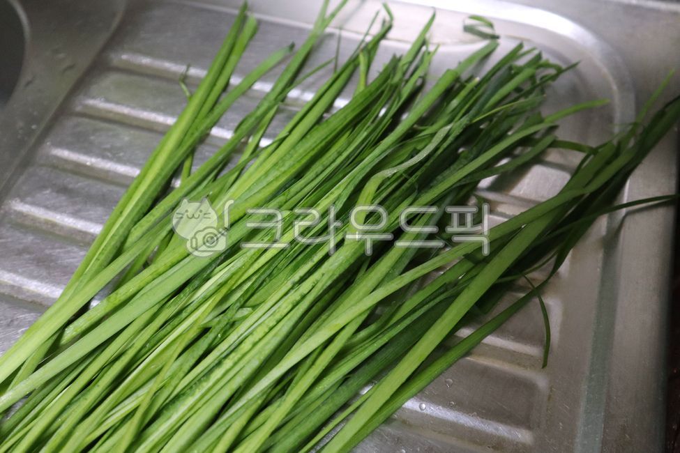 Chives,chive dishes,green onion dishes,pickled chives,pickled chives,leaves,cooking,agriculture,spices,vitamins,cut,salad,ingredients,raw,green onions,vegetables