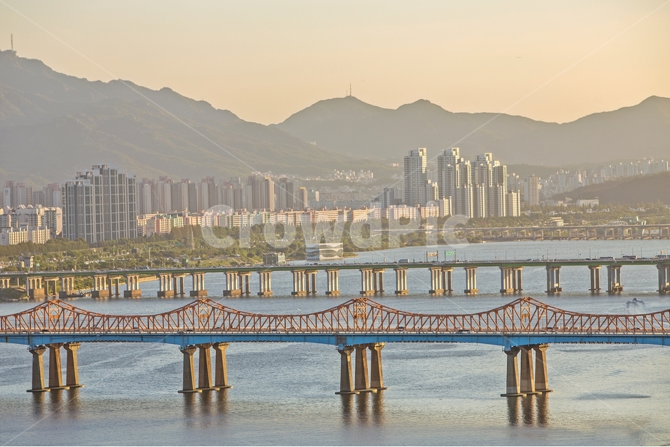 서울,도시,한강,풍경,자연,대교,한강철교,일몰,노을,안개,seoul,korea,city,landscape,brige,sunset,sunrise,scenery,도시,풍경,city,landscape,한국도시풍경,한국도시경관,korea cityscape,식물,자연,plants,nature,water,물,waterfront,워터 프론트,dock,독,pier,교각,port,포트
