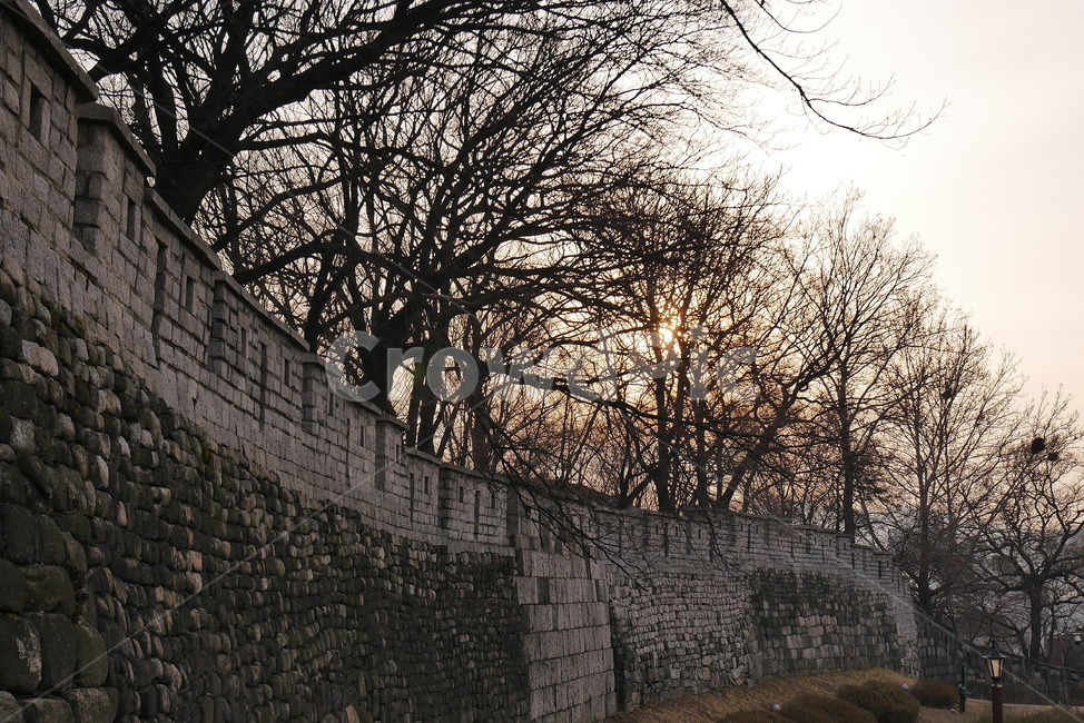 낙산공원,서울성곽,노을,해,길,산책,한국전통,한국문화,korean traditional,korean culture,건축물,건물외관,exterior,building,structure,architecture,construction