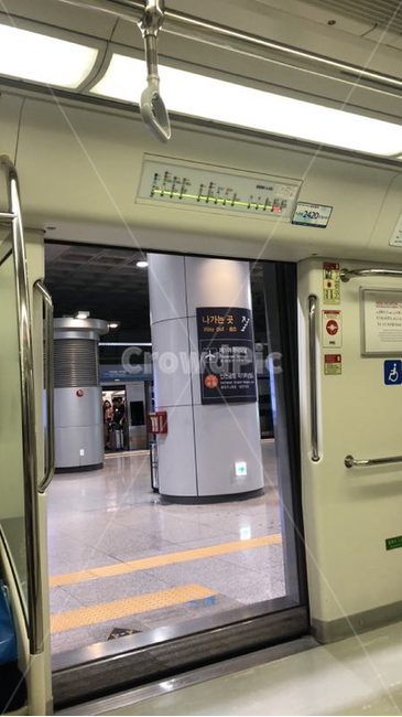공항철도,공항철도노선도,지하철손잡이,자동문,장애우좌석,교통,교통수단,traffic,transportation