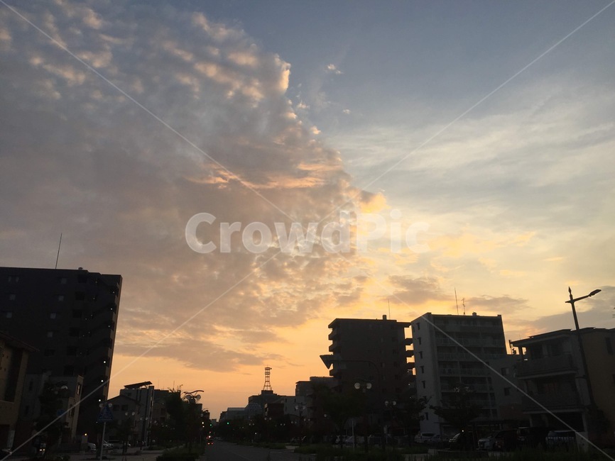 outdoors,옥외,sky,하늘,구름,cloud,건물,building,twilight,노을,저녁,해질녘