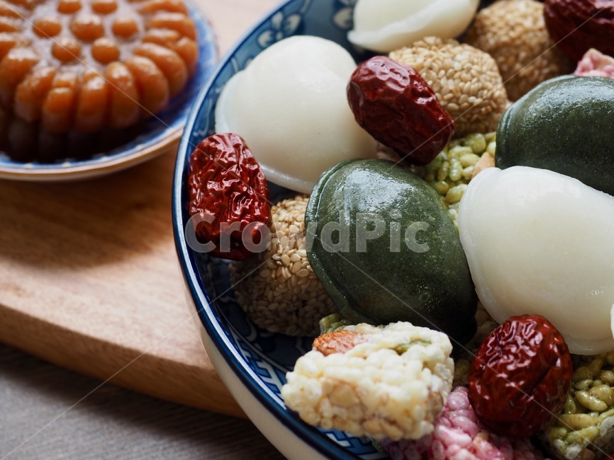 송편,한국음식,식품,한식,한국문화,한국,배경,음식문화,웰빙,문화,아시아,아시아음식,접시,전통,설날,추석,음식,요리,추석음식,설날음식,명절,명절음식,한국과자,전통과자,과자,한과,한국전통과자,쌀과자,간식,후식,스낵,음식,식재료,요리,food,cook,meal,dishes,food reserves,한식,한국음식,한국요리,korean food,korean dishes,korean meal,korean cook