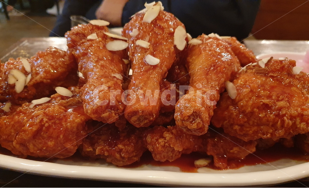 치킨,음식,사람,통닭,요리,음식,식재료,요리,food,cook,meal,dishes,food reserves,육류,고기,meat