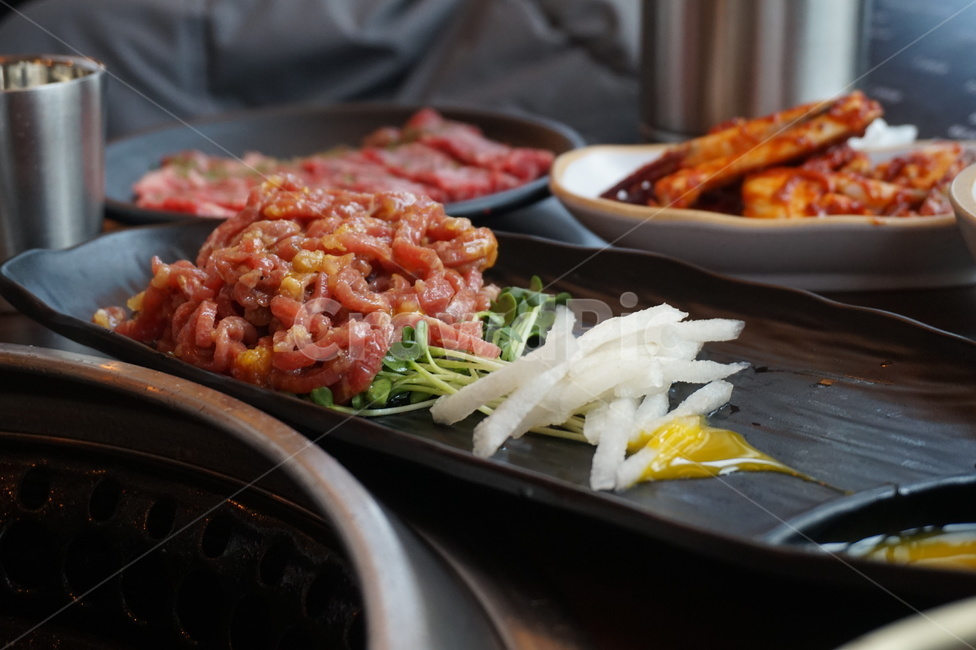 육회,육사시미,육류,고기,생고기,음식,식재료,요리,food,cook,meal,dishes,foodreserves,meat,한식,한국음식,한국요리,한국고기,koreanfood,노른자,배,새싹,과일,채소,안주,야식,술안주,소주,한국적인,먹거리,신선,소,비비다,무채,식사,회식,외식,숟가락,젓가락,날것,음식,식재료,요리,food,cook,meal,dishes,food reserves,육류,고기,meat,한식,한국음식,한국요리,korean food,korean dishes,korean meal,korean cook