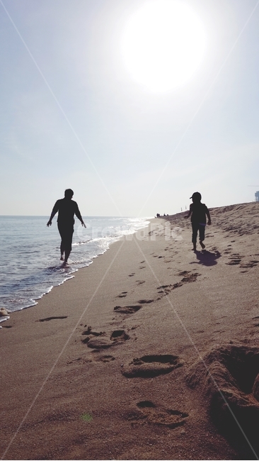 바다,모래사장,아빠,아이,sea,sand,해변,바다,beach,sea,사람,인물,인간,human,person,가족,패밀리,family,인물실루엣,사람실루엣,character silhouette,human silhouette,여행,휴가,traveling,vacation,trip