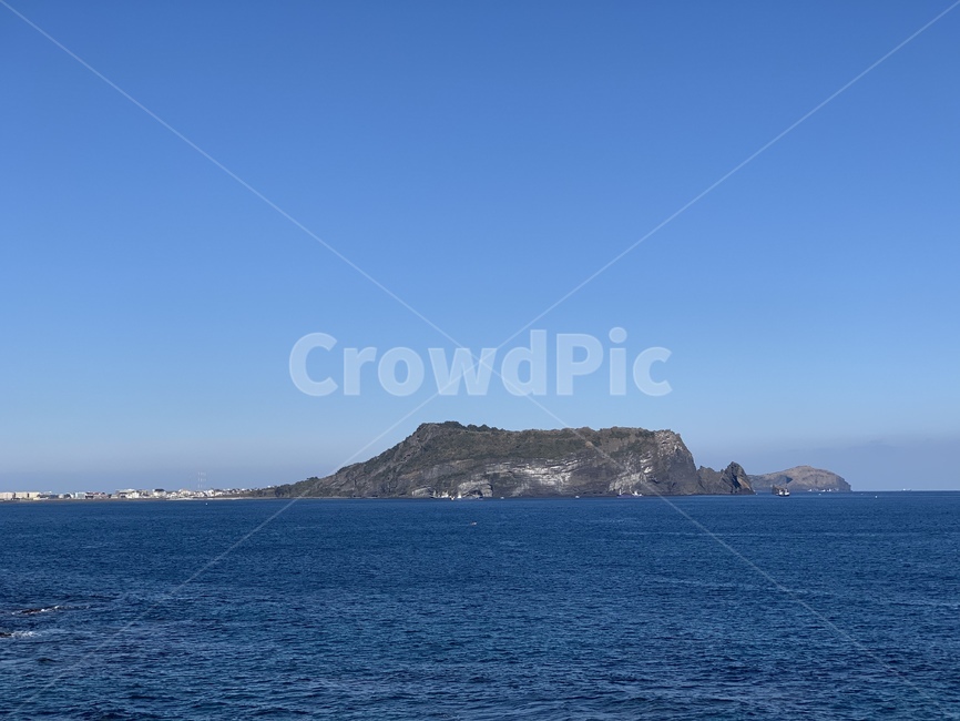 제주도,성산일출봉,바다,풍경,자연,자연,풍경,nature,landscape,한국자연풍경,한국자연경관,korea nature landscape,제주도,jeju,jeju island,outdoors,옥외,land,땅,ocean,대양,water,물,sea,shoreline,해안선,coast,연안