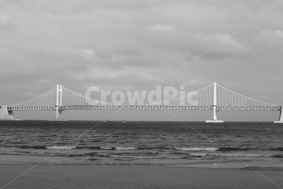 광안리,흑백,풍경,바다,광안대교,랜드마크,landmark,tourist attraction,한국랜드마크,한국관광지,한국명소,korea landmark,korea tourist attraction,흑백,모노톤,monochrome,black and white