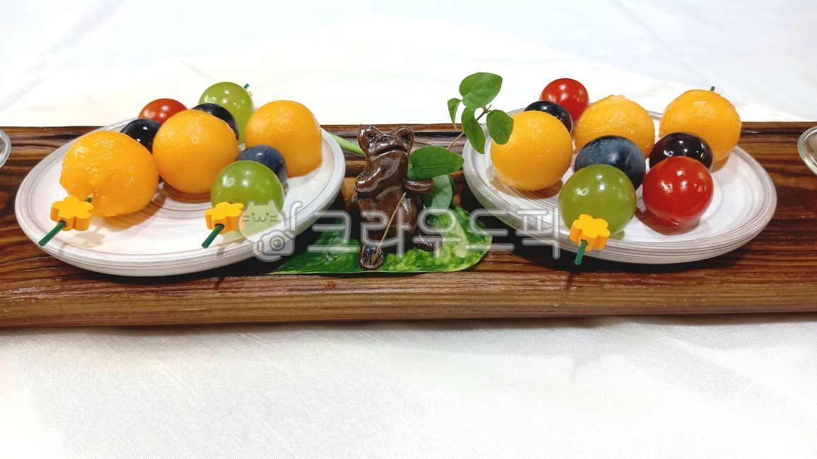 멜론,메론,레드멜론,과일,다과상,방울토마토,포도,청포도