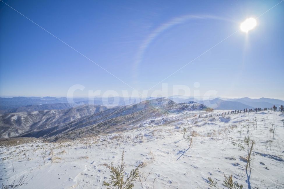 겨울,등산,무주,덕유산,풍경,한국,여행,겨울산,겨울풍경,햇빛,자연,풍경,nature,landscape,겨울,계절,winter,season,outdoors,옥외,mountain,산,mountain range,산맥