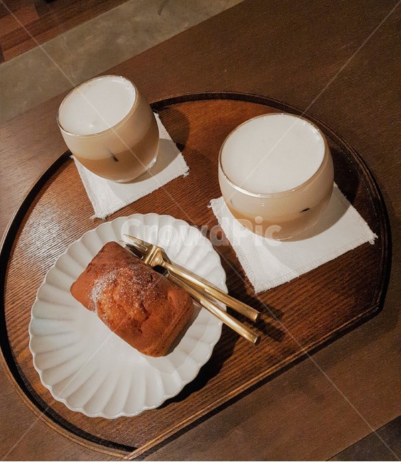 커피,감성,아인슈페너,비엔나,디저트,브레드,카페,cafe,coffee,달콤,브라운,brown,cream,크림,테이블,엔틱,커피,카페,coffee,cafe