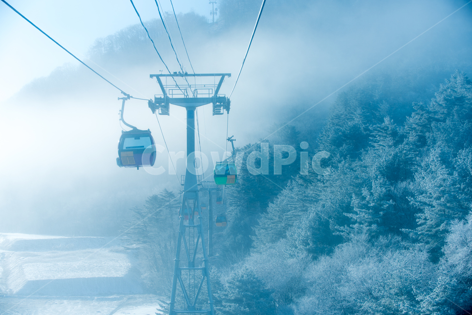 겨울,눈,눈꽃,설경,풍경,눈보라,나무,곤돌라,산,리조트,설산,상고대,운해,경치,전경,아시아,한국,동양,실외,여행,눈경치,겨울풍경,카피스페이스,동계,자연,케이블카,계절,강원도,스키장,한국자연풍경,한국자연경관,경관,landscapes,korea,snow,asia,mountain,resort,ski,gondola,snowflakes,oriental,outdoor,snowscape,winterlandscape,copyspace,winter,nature,cablecar,seasonal,gangwonprovince,skiing,koreannaturallandscape,korealandscape,landscape,겨울,계절,winter,season,교통,교통수단,traffic,transportation