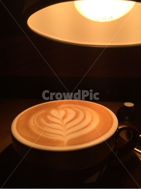 커피,라떼,라떼아트,커피아트,스탠드,전등,coffee,latte,latteart,coffeeart,light,night,밤,실내,머그컵,mug,cup,shade,커피,카페,coffee,cafe,감성,sensible,feeling
