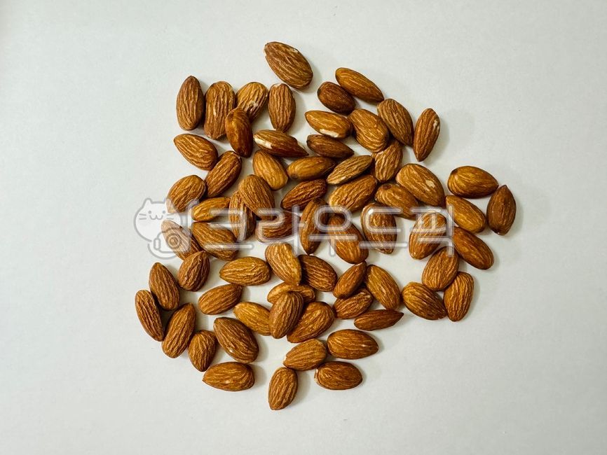 아몬드,음식,견과류,너트,식재료,식품,씨앗,건강,간식,디저트,안주,고소한,웰빙,먹거리,열매,almond,food,nuts,dryfruitssnack,savory,dessert,seed