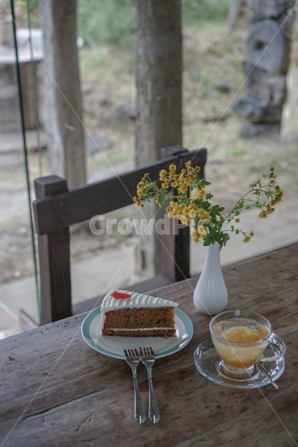 케이크,디저트,음료,차,카페,테이블,음식,식재료,요리,food,cook,meal,dishes,food reserves,디저트,간식,후식,dessert,snack,커피,카페,coffee,cafe,감성,sensible,feeling