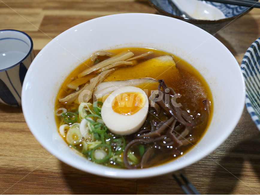 면요리,음식,일본라멘,라멘,쇼유라멘,그릇,플레이팅,식당,일본음식,일본요리