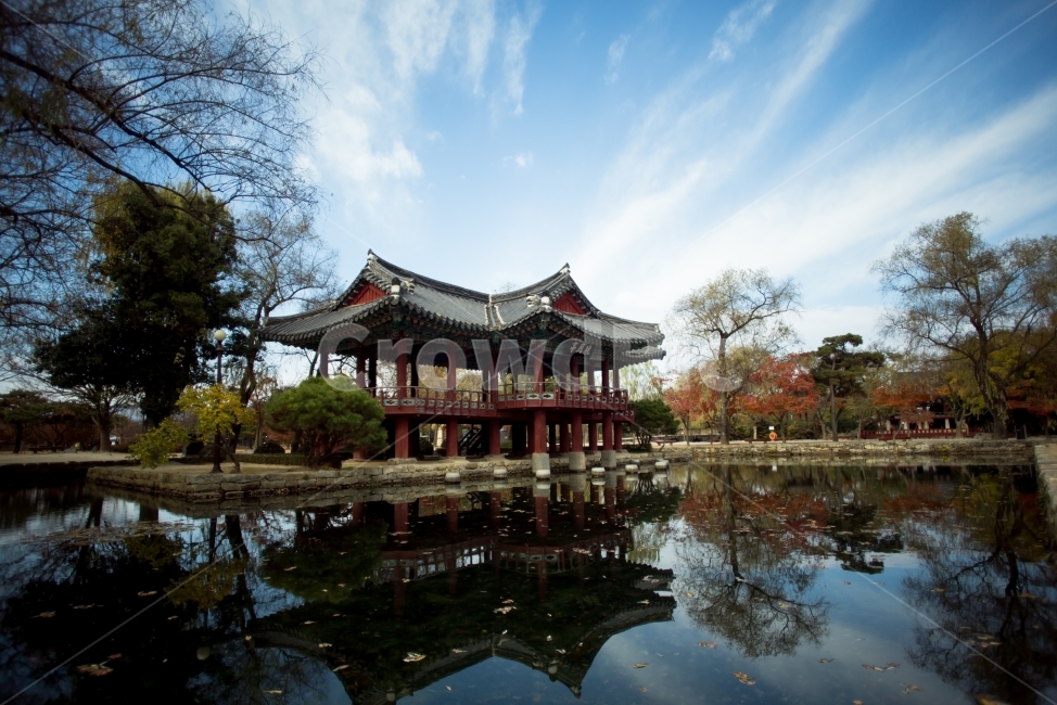 전라도,남원,광한루,가을하늘,가을풍경,파란하늘,반영사진,가을,계절,fall,autumn,season,한국전통,한국문화,korean traditional,korean culture,랜드마크,landmark,tourist attraction,한국랜드마크,한국관광지,한국명소,korea landmark,korea tourist attraction,architecture,건축물,building,건물,temple,신전