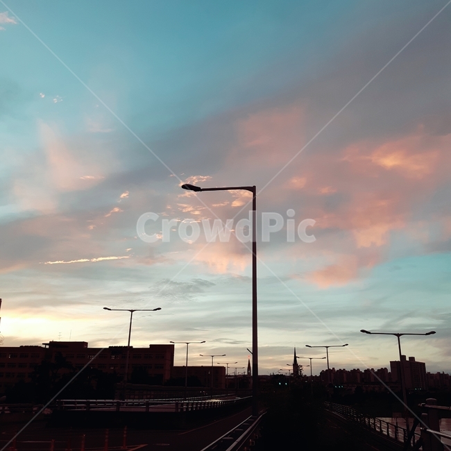 노을,하늘,색감,감성,저녁,구름,분홍빛,보랏빛,햇빛,감성사진,감상,sunset,sky,nature,엽서사진,카드,정사각형사진,자연,풍경,nature,landscape,transportation,교통,train track,기찻길,railway,철도,rail,레일