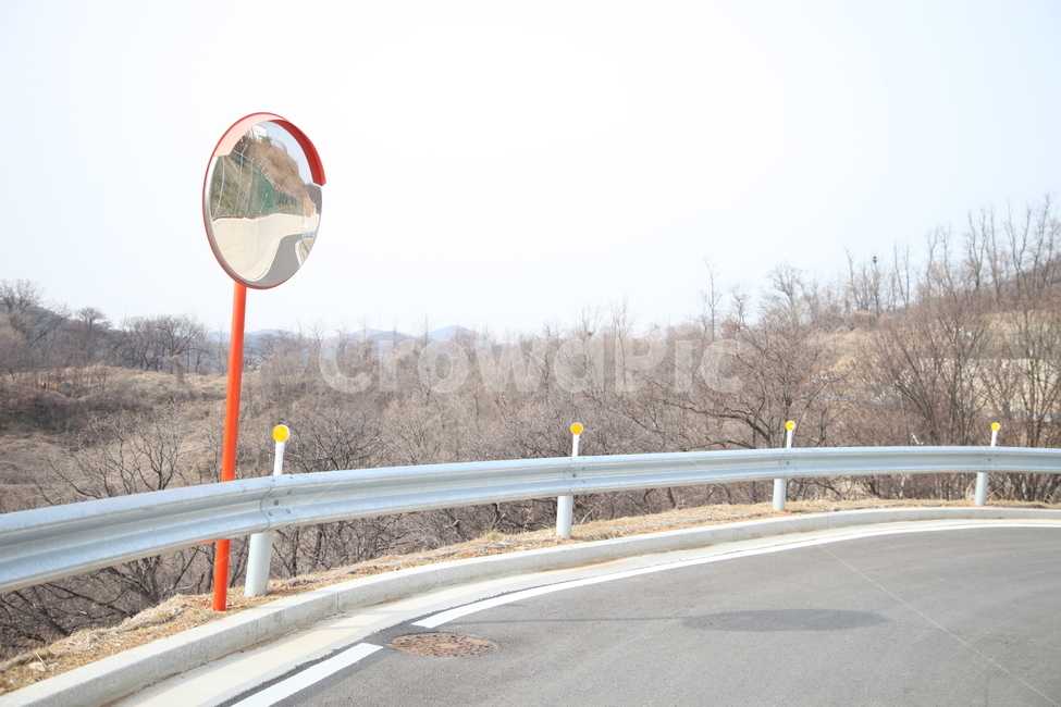 배경,거울,도시,거리,도로,빛,그림자,대비,교통,교통수단,traffic,transportation