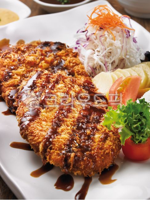 sidedishes,kimchi,restaurant,Korean,pork,food,pig,tonkatsu,side dish,BBQ,pigs,barbecue,Korean food,meat,restaurants,pork cutlet,koreanfood