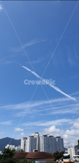 하늘,sky,도시,비행기흔적,city,airplain,outdoors,azuresky,푸른하늘