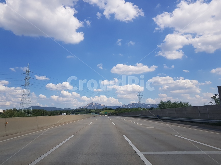고속도로,하늘,구름,가을구름,뭉개구름,자연,풍경,nature,landscape,road,도로,freeway,고속 도로,highway