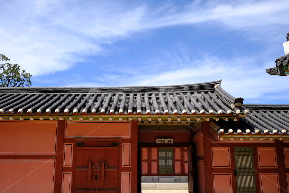 한옥,경복궁,전통가옥,건물,한국적,빌딩,기와,기왓장,처마,태극,토속,국내,한국전통,한국문화,korean traditional,korean culture,랜드마크,landmark,tourist attraction,한국랜드마크,한국관광지,한국명소,korea landmark,korea tourist attraction,건축물,건물외관,exterior,building,structure,architecture,construction