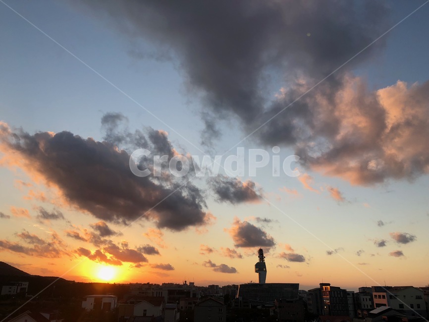 하늘,자연,노을,구름,노을빛,도시,풍경,city,landscape,nature,outdoors,옥외,sky,dawn,새벽,red sky,붉은 하늘,dusk,황혼,sunset,일몰