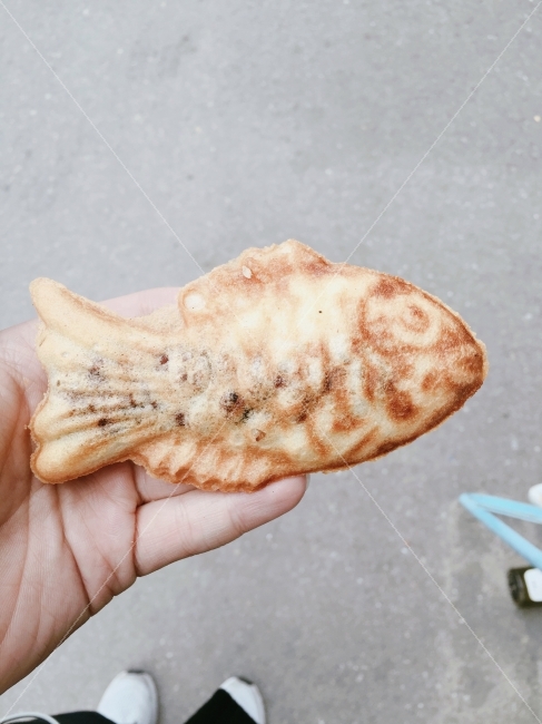 붕어빵,겨울,길거리음식,빵,간식,군것질,겨울음식,사람,인물,인간,human,person,신체일부,몸,body,음식,식재료,요리,food,cook,meal,dishes,food reserves,빵,bread,디저트,간식,후식,dessert,snack