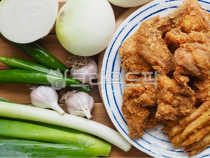 chicken,Chicken dishes,chickenmeat,fried food,onion,organic vegetables,green onion,vegetable,wave,friedchicken,Fried Chicken,friedfood,frenchfries,organicvegetables,cooking,organic,garlic,food,meal,French fries,background